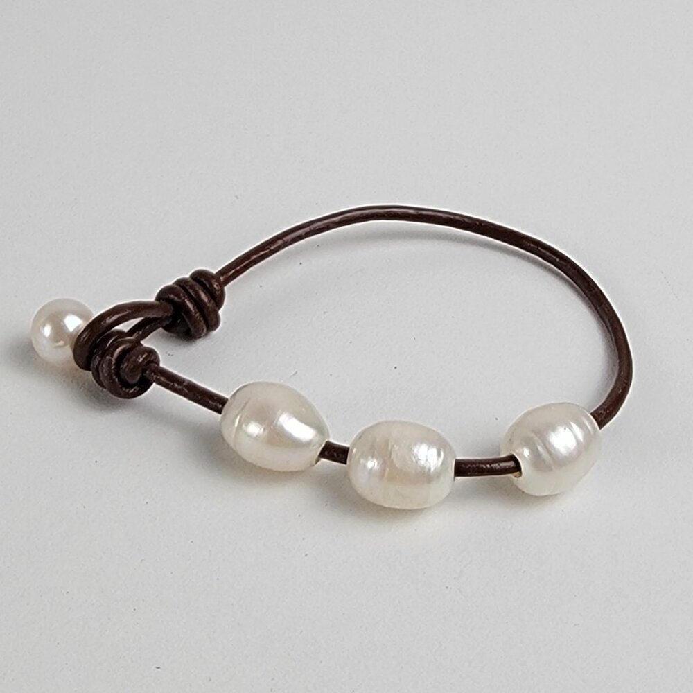 White Natural Pearl Brown Leather Cord Toggle Bracelet 7.5 in